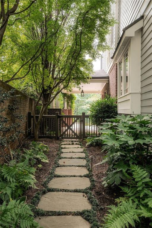 77 Avery Drive NE