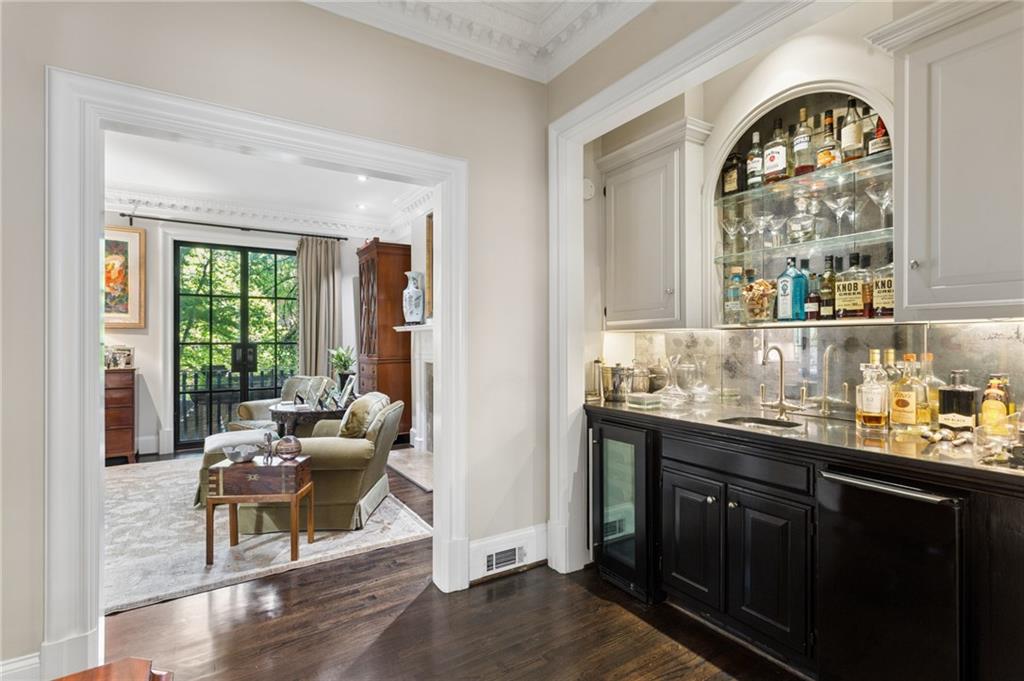 3085 Slaton Drive, number 6