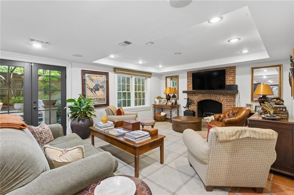 3085 Slaton Drive, number 6