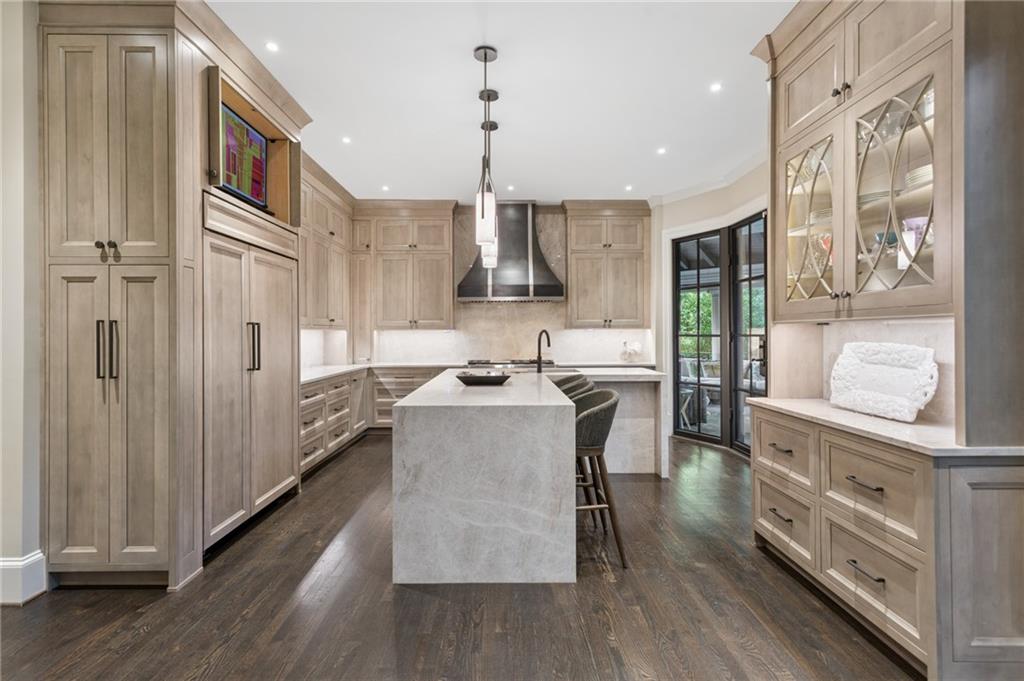 3085 Slaton Drive, number 6