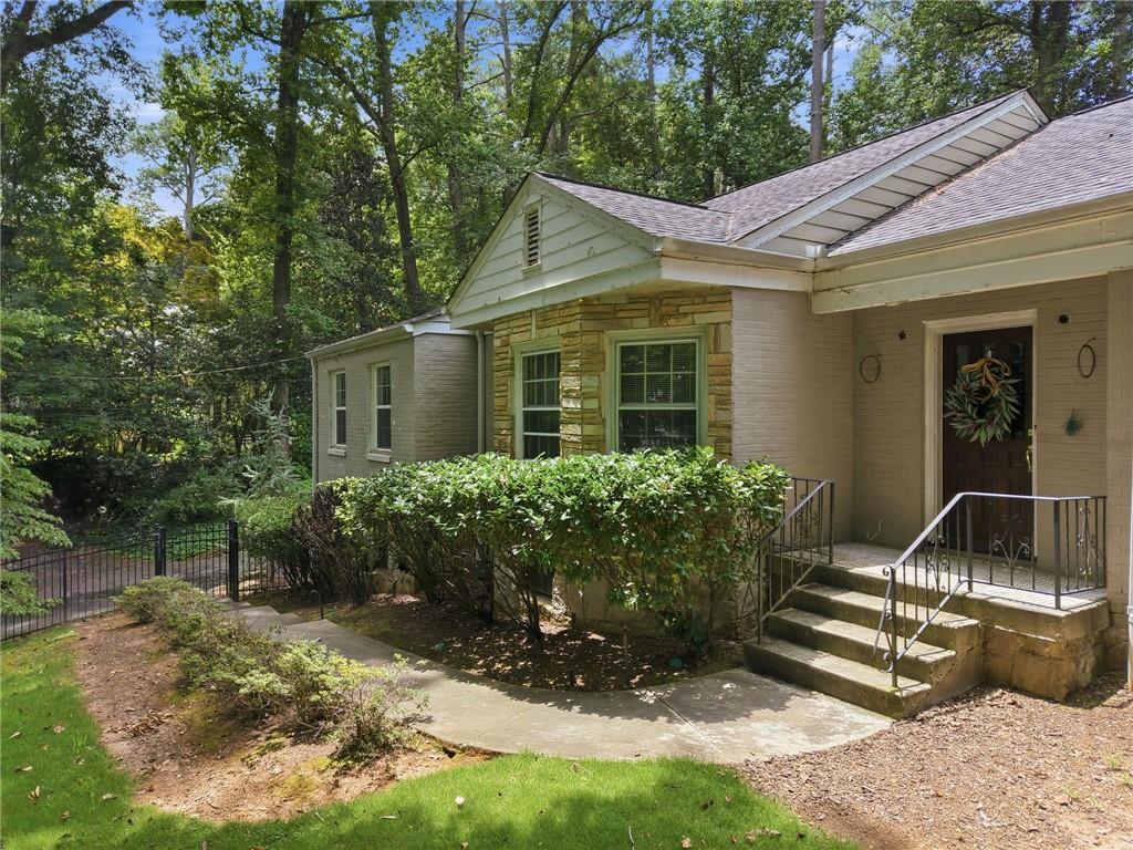 3952 Club Drive NE