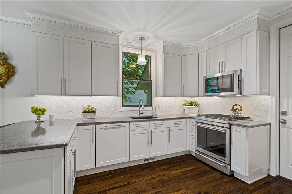 20 Pointe Terrace SE