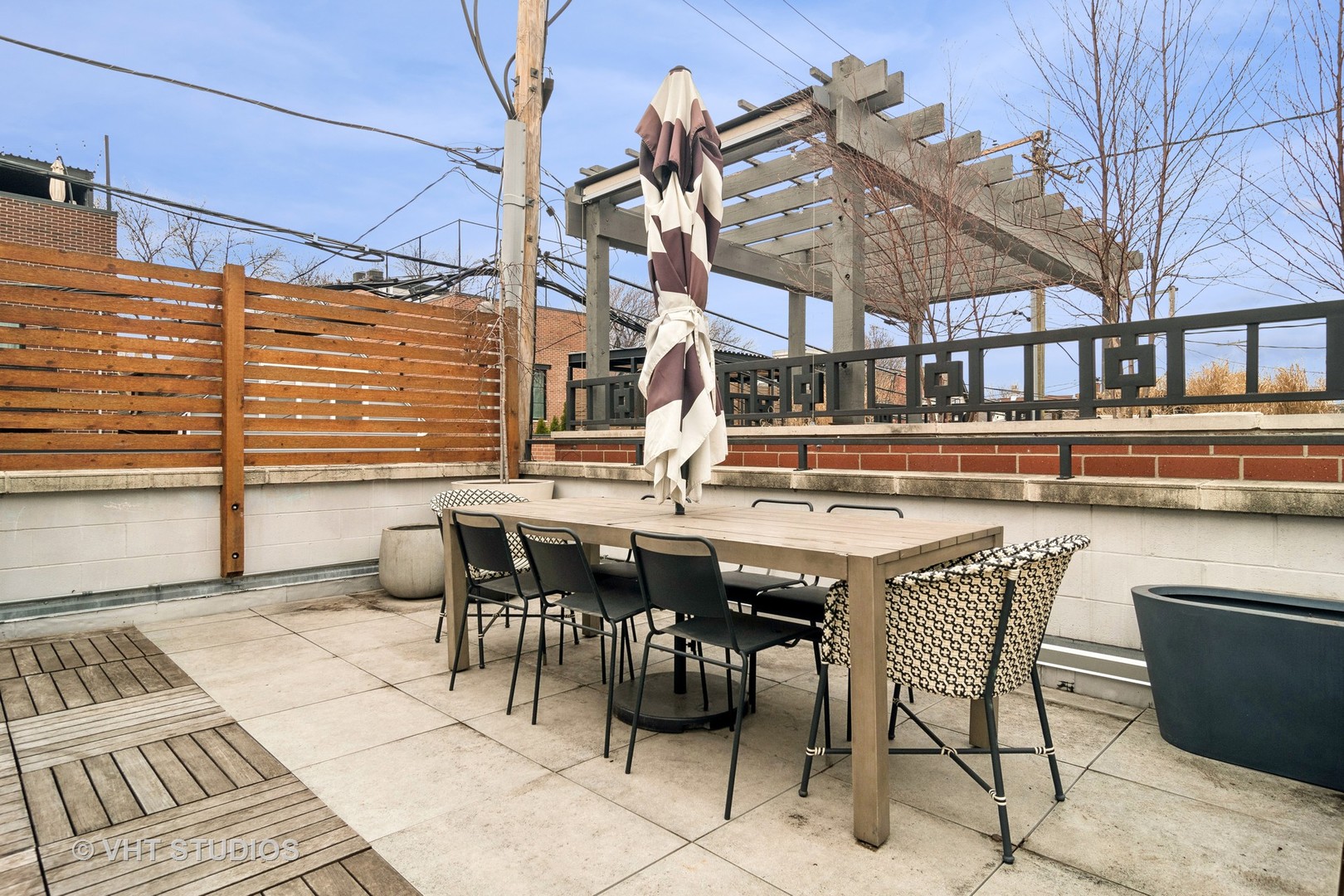 2146 W Churchill Street
