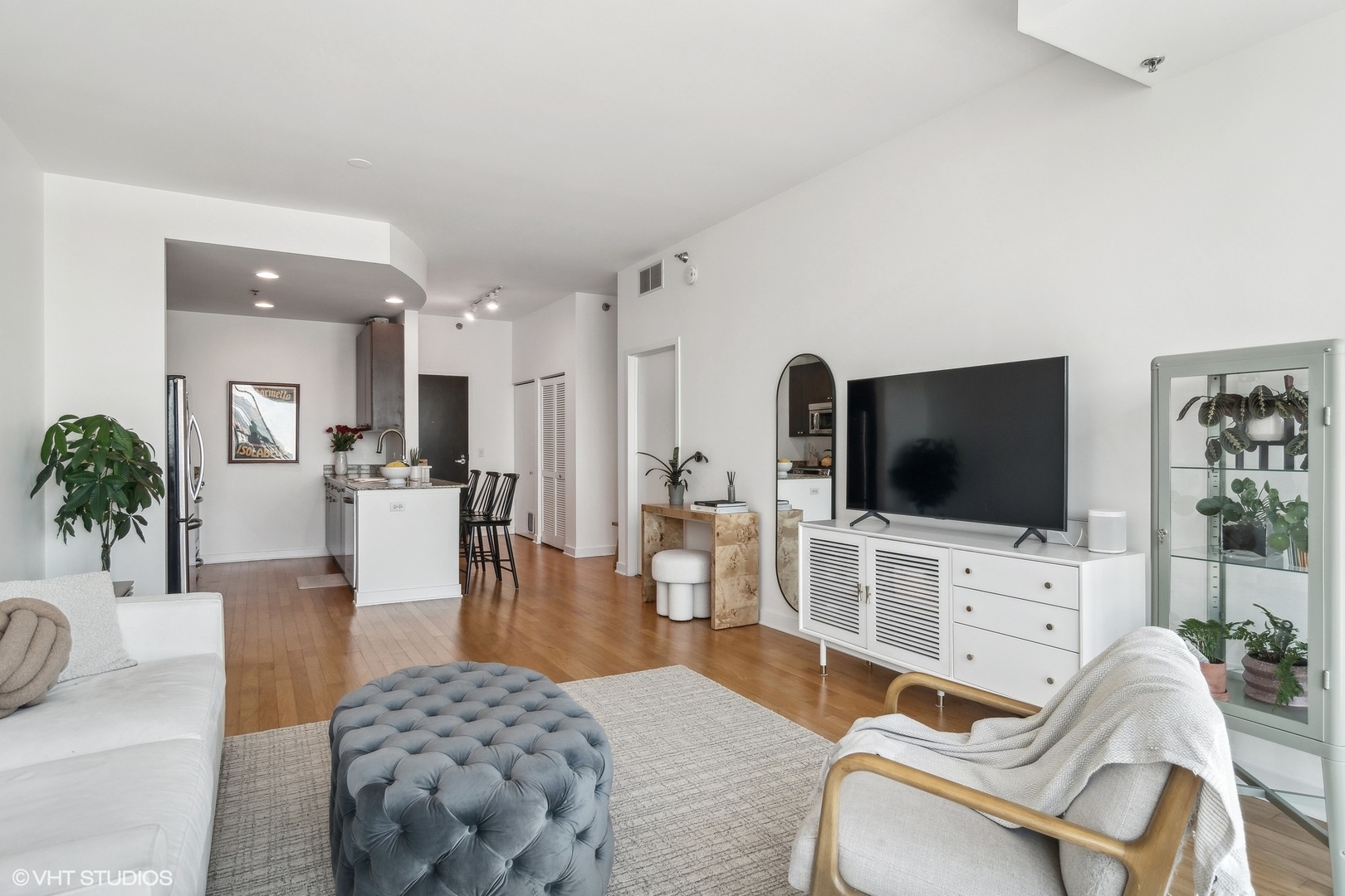 303 W Ohio Street Unit: 2301