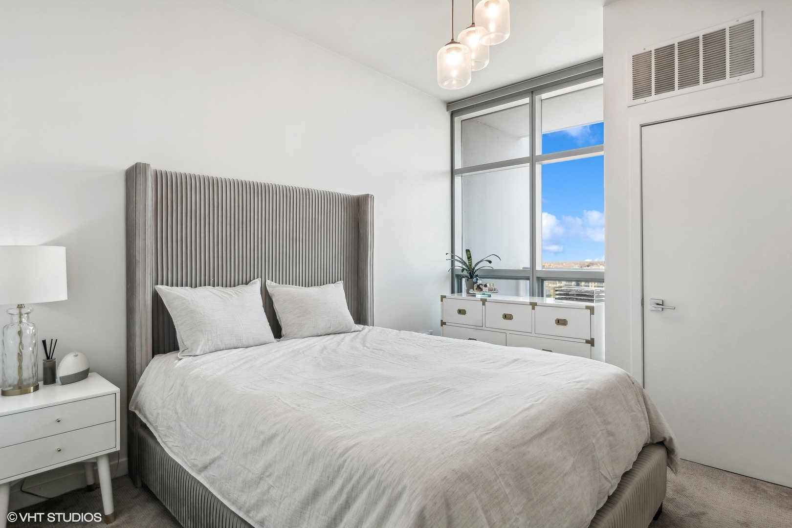 303 W Ohio Street Unit: 2301