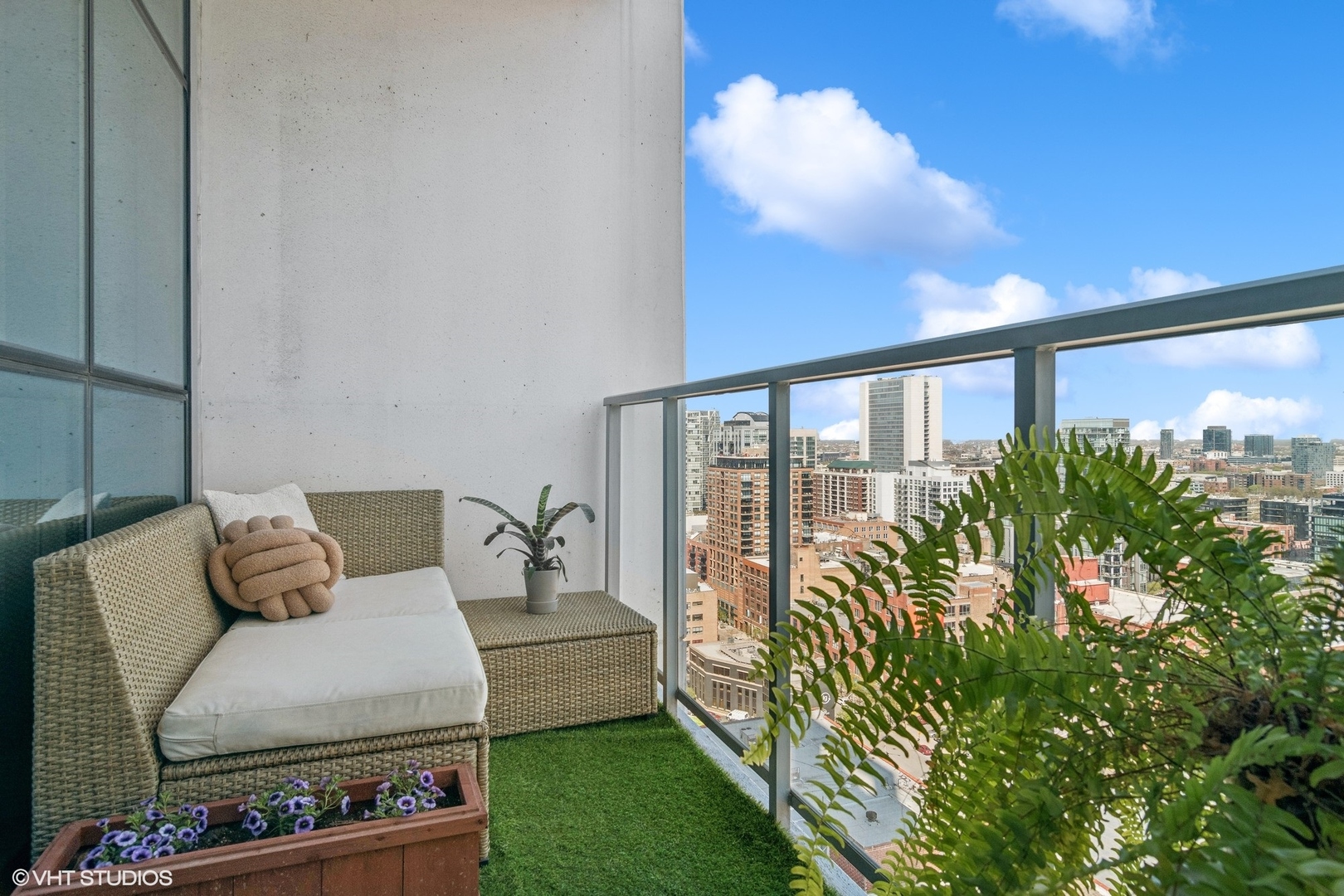 303 W Ohio Street Unit: 2301