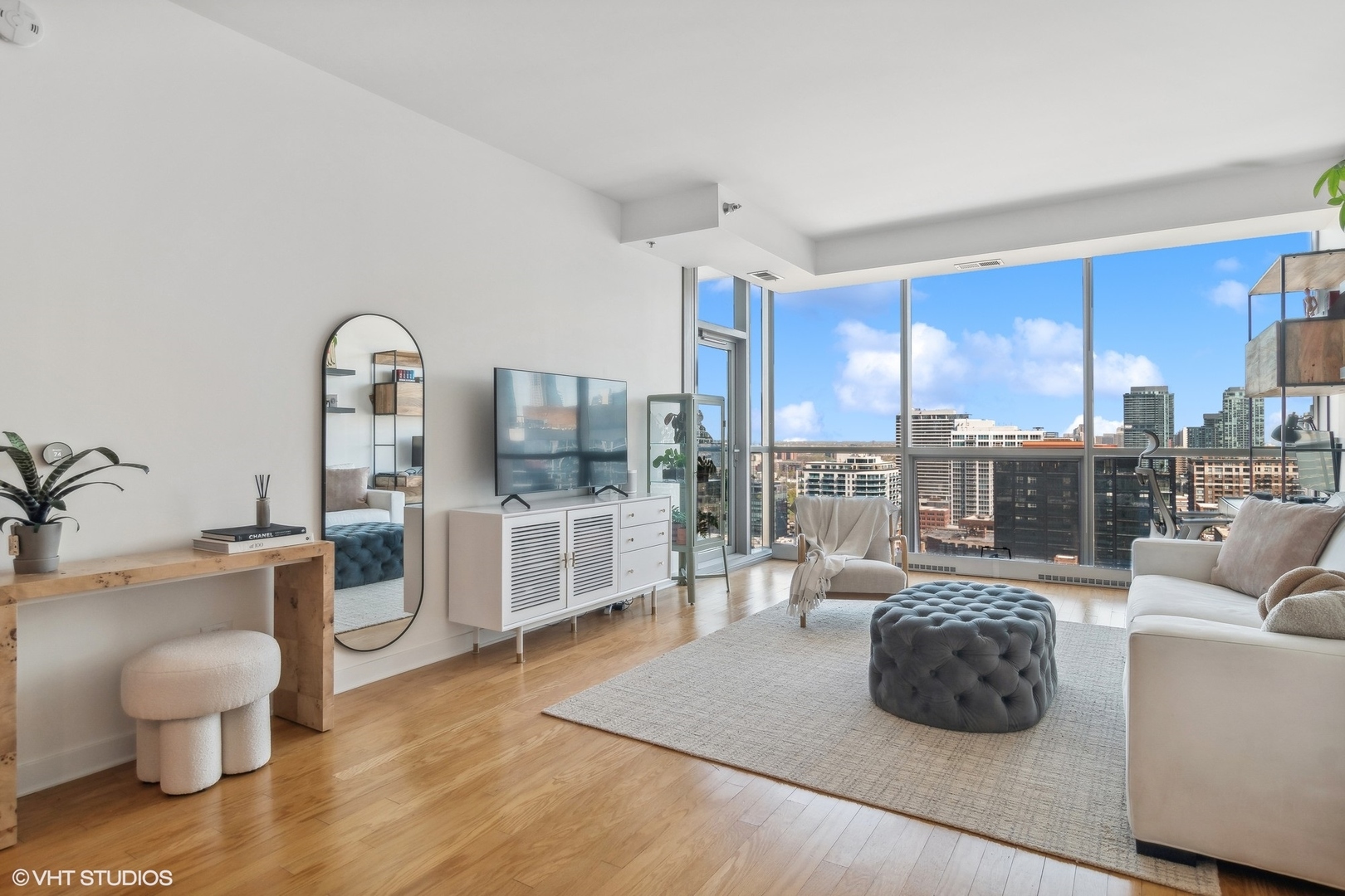 303 W Ohio Street Unit: 2301