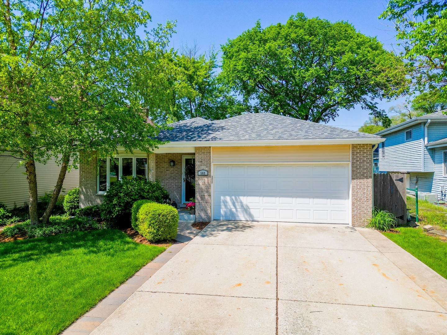 569 W Armitage Avenue
