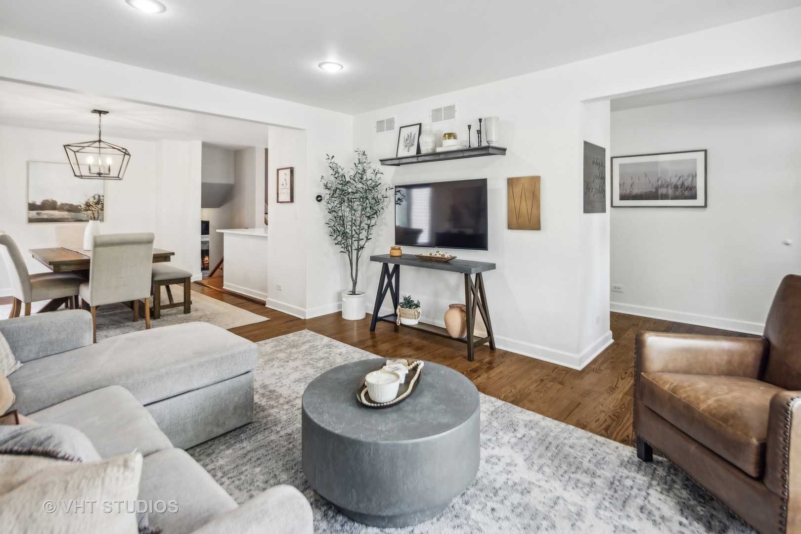 569 W Armitage Avenue