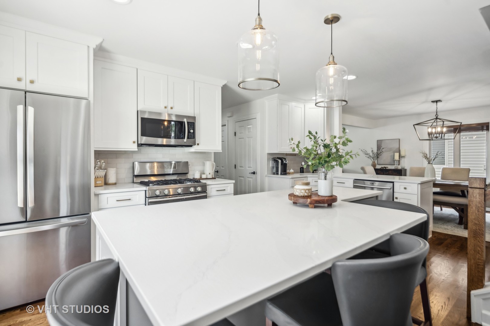 569 W Armitage Avenue