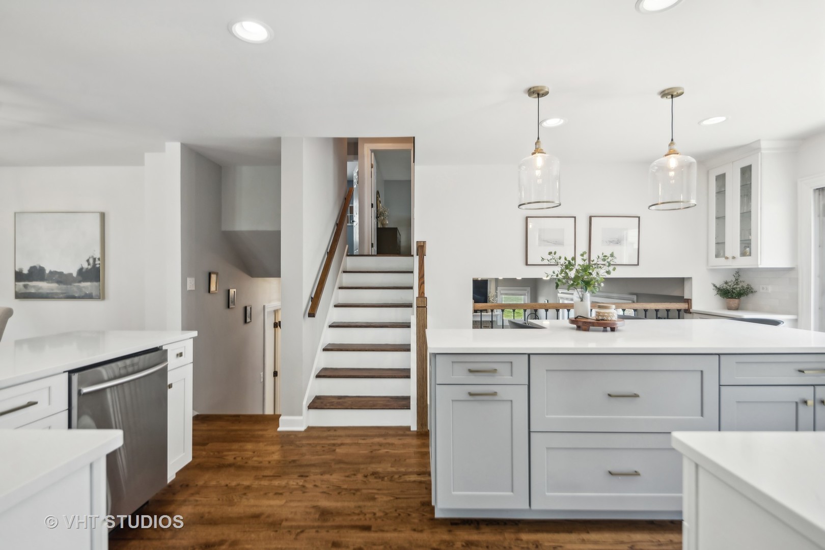 569 W Armitage Avenue