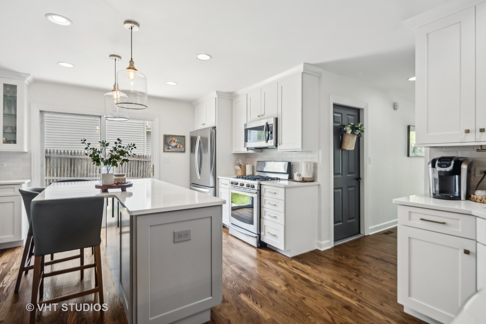 569 W Armitage Avenue