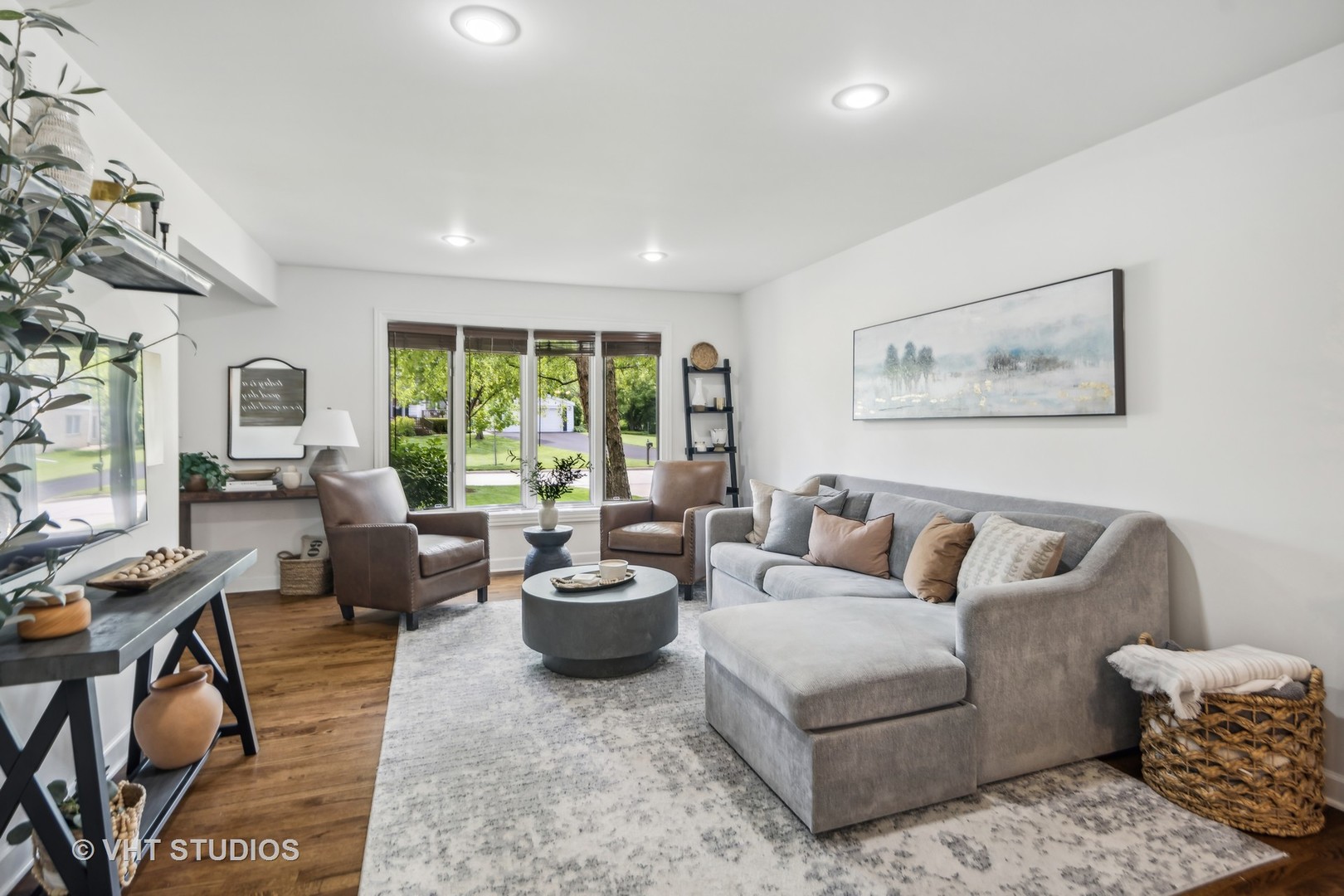 569 W Armitage Avenue