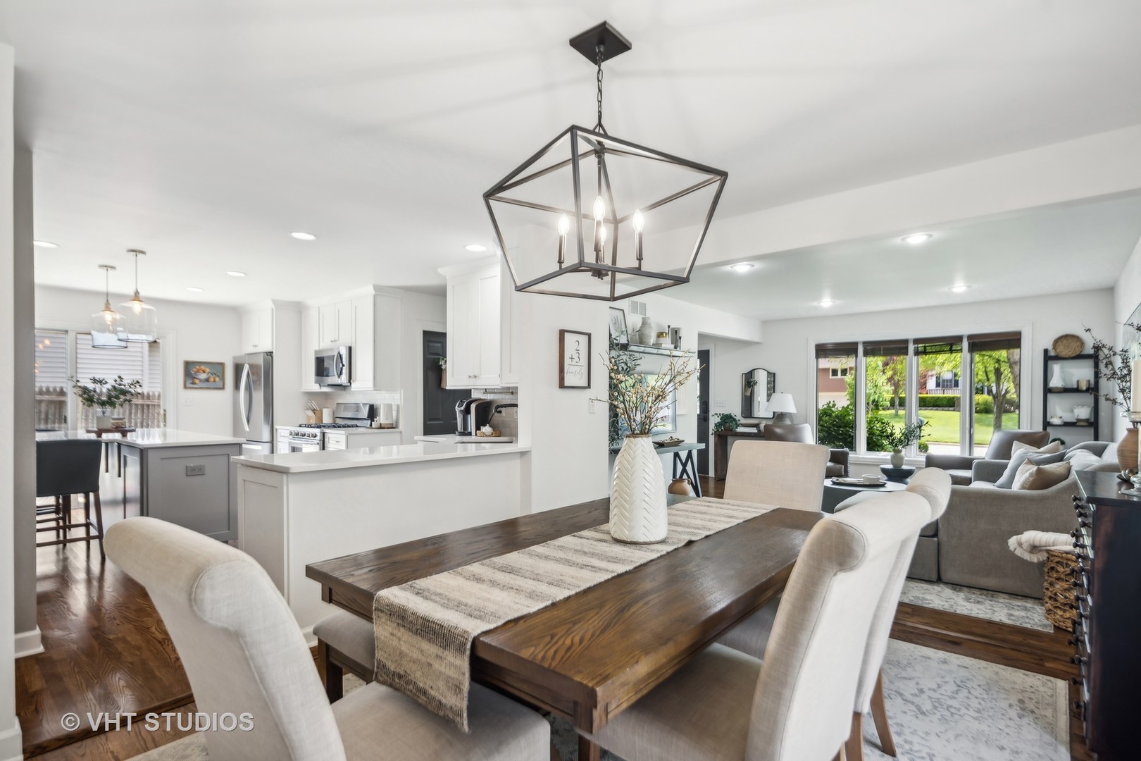 569 W Armitage Avenue
