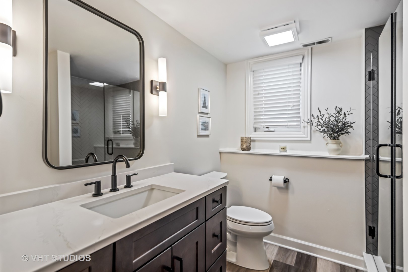 569 W Armitage Avenue