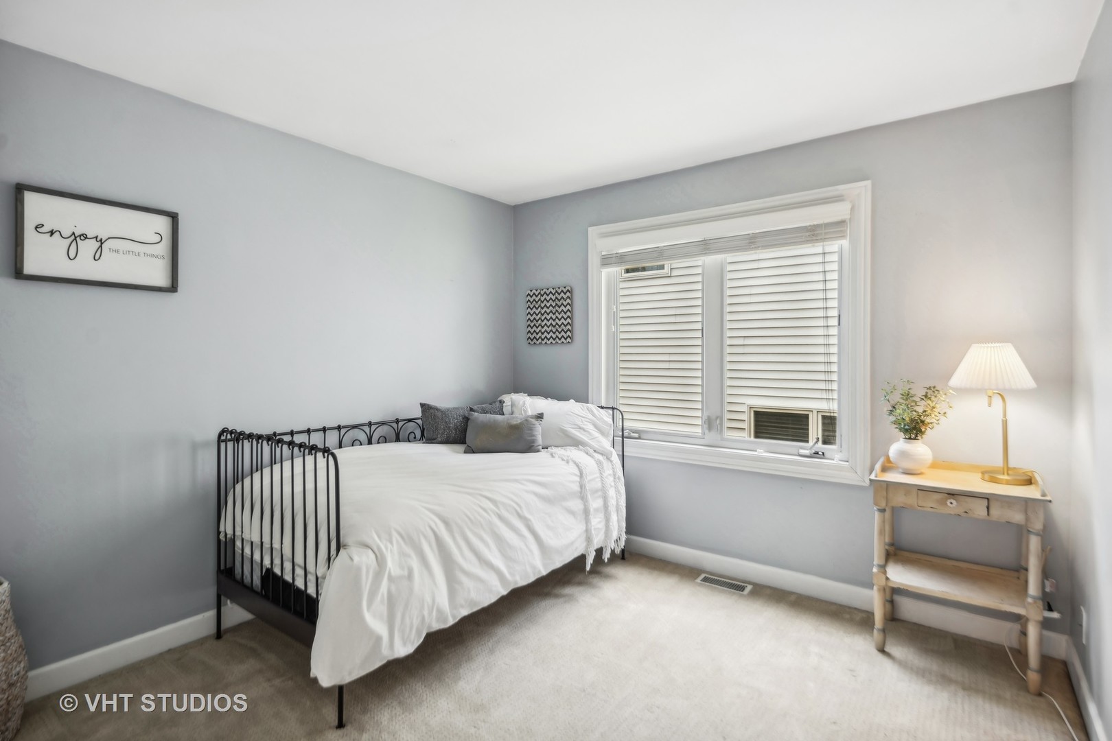 569 W Armitage Avenue