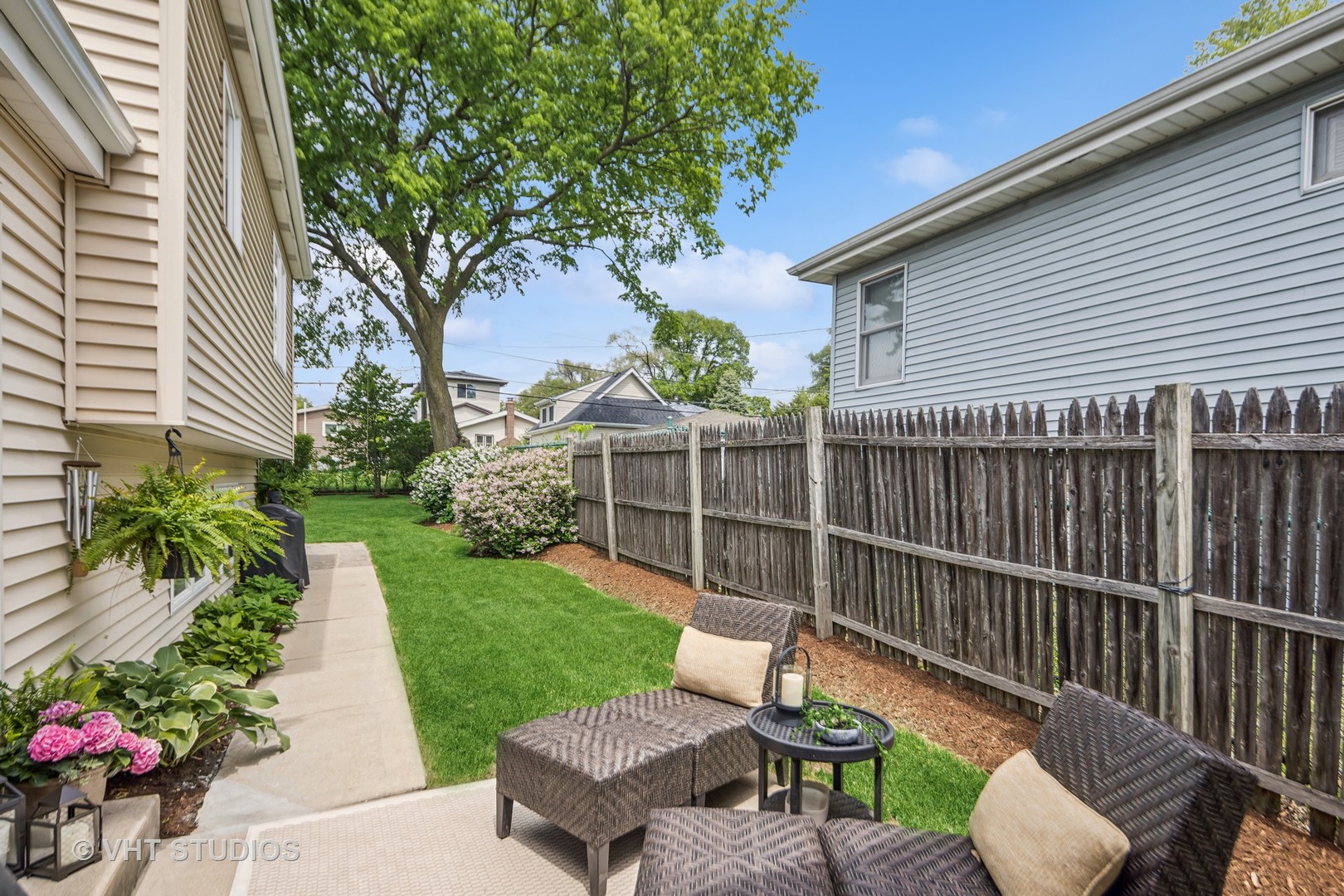 569 W Armitage Avenue