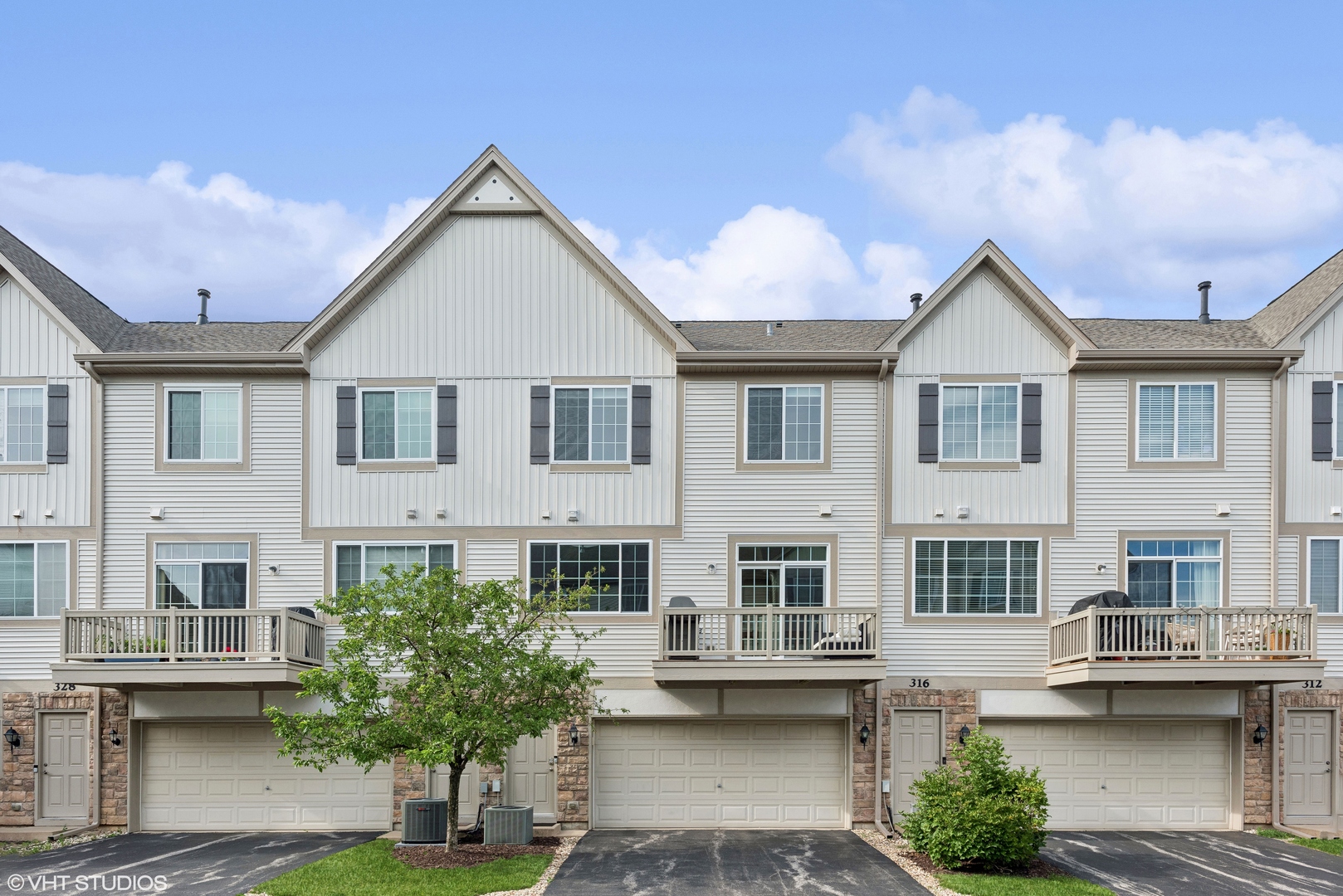 320 Castle Circle