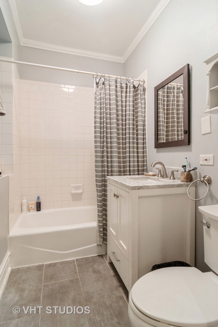 721 W Belden Avenue Unit: 2
