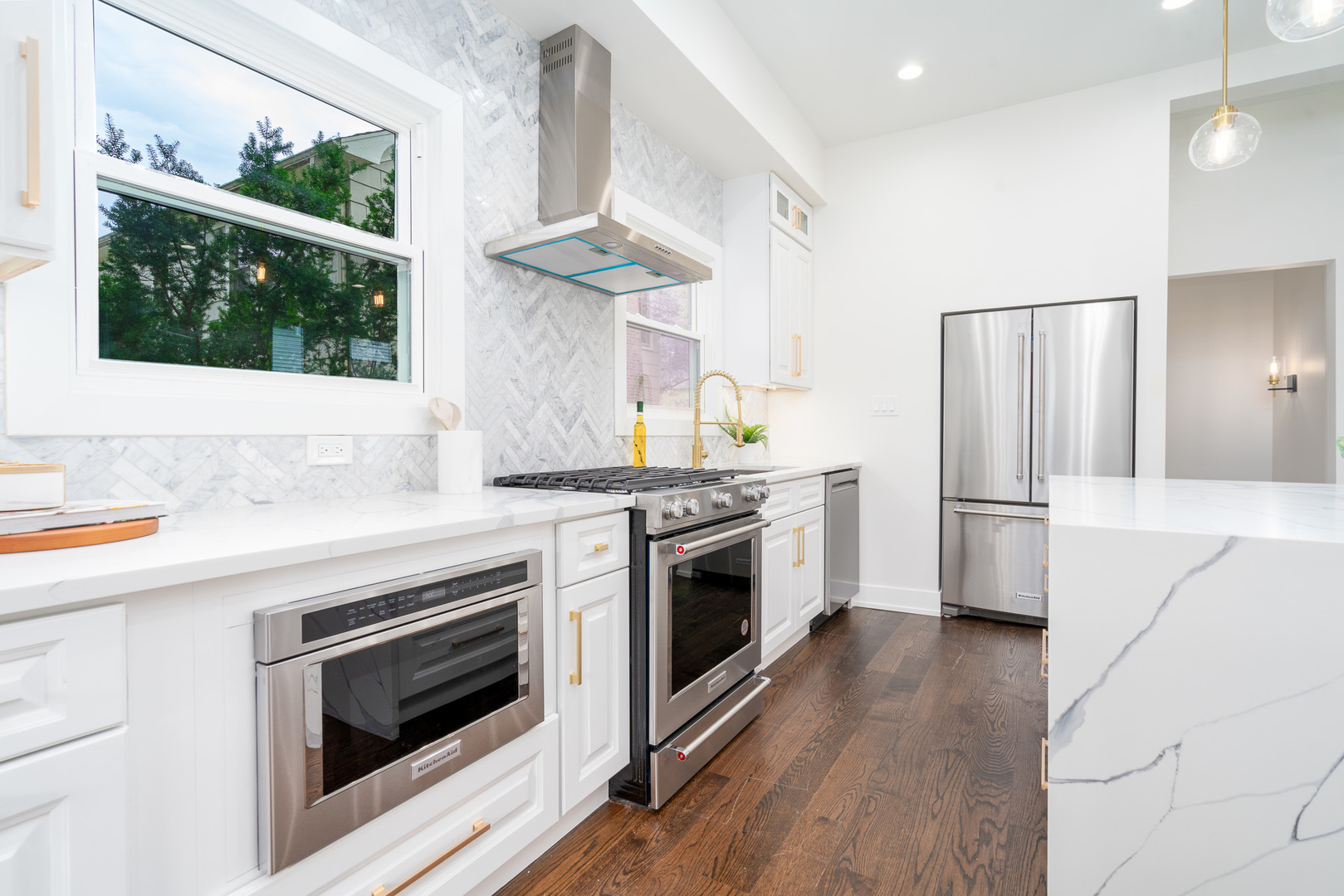 438 N CATHERINE Avenue