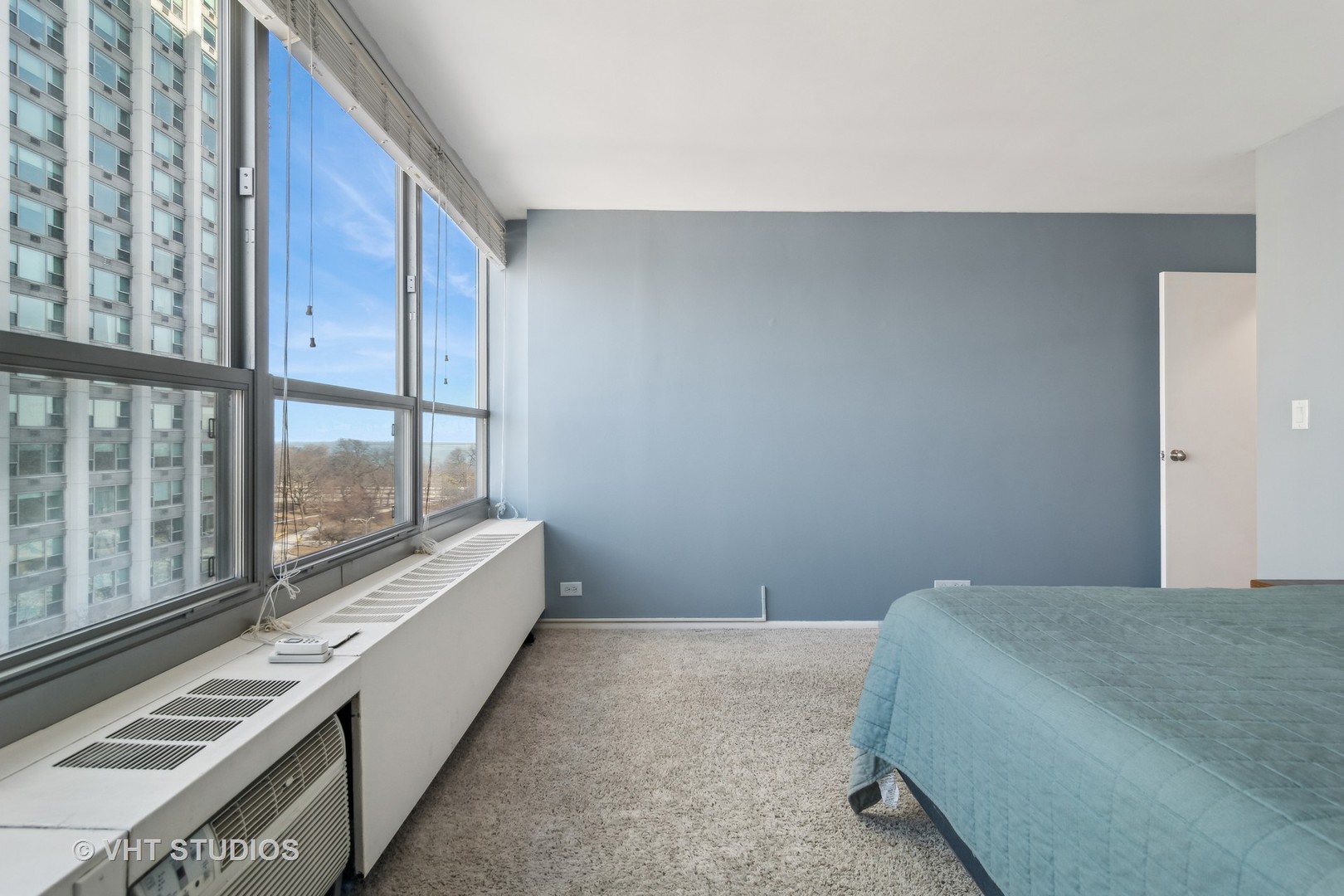 3550 N Lake Shore Drive Unit: 824