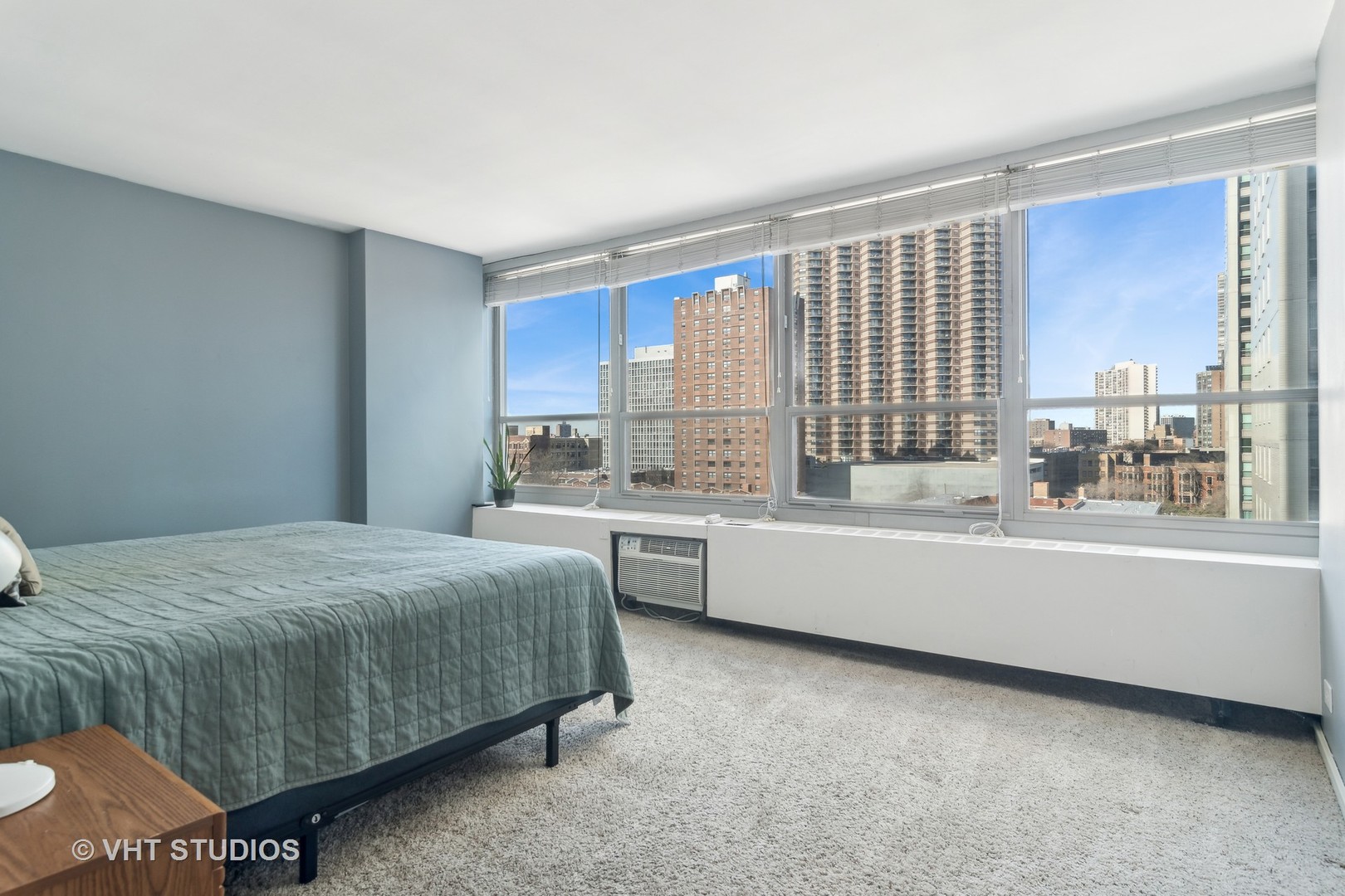 3550 N Lake Shore Drive Unit: 824