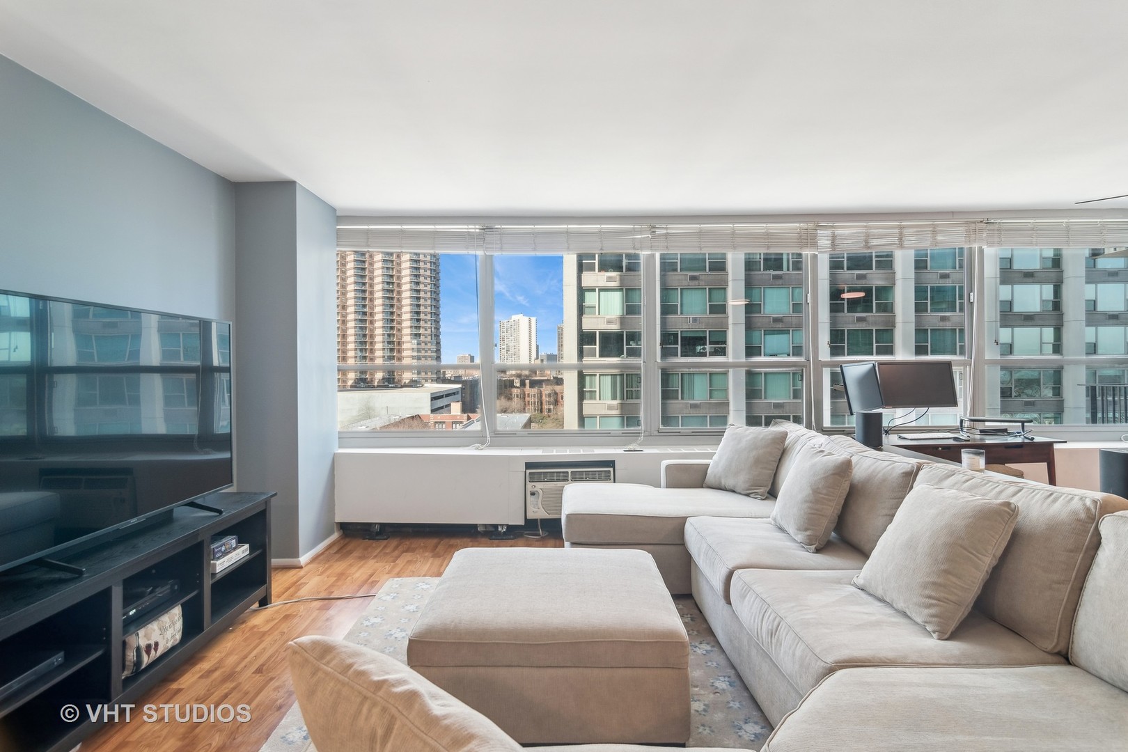 3550 N Lake Shore Drive Unit: 824