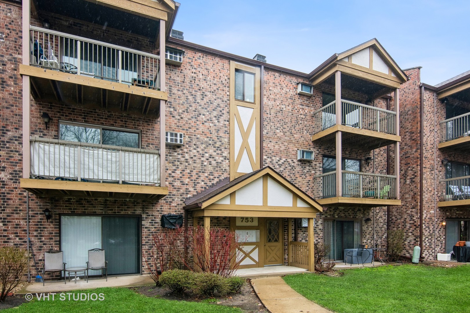 753 S Dwyer Avenue Unit: F