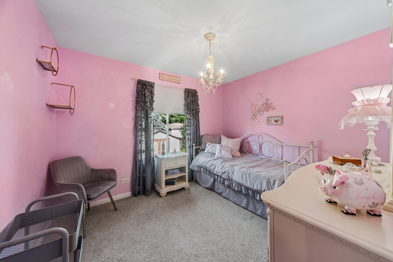 700 Country Lane N