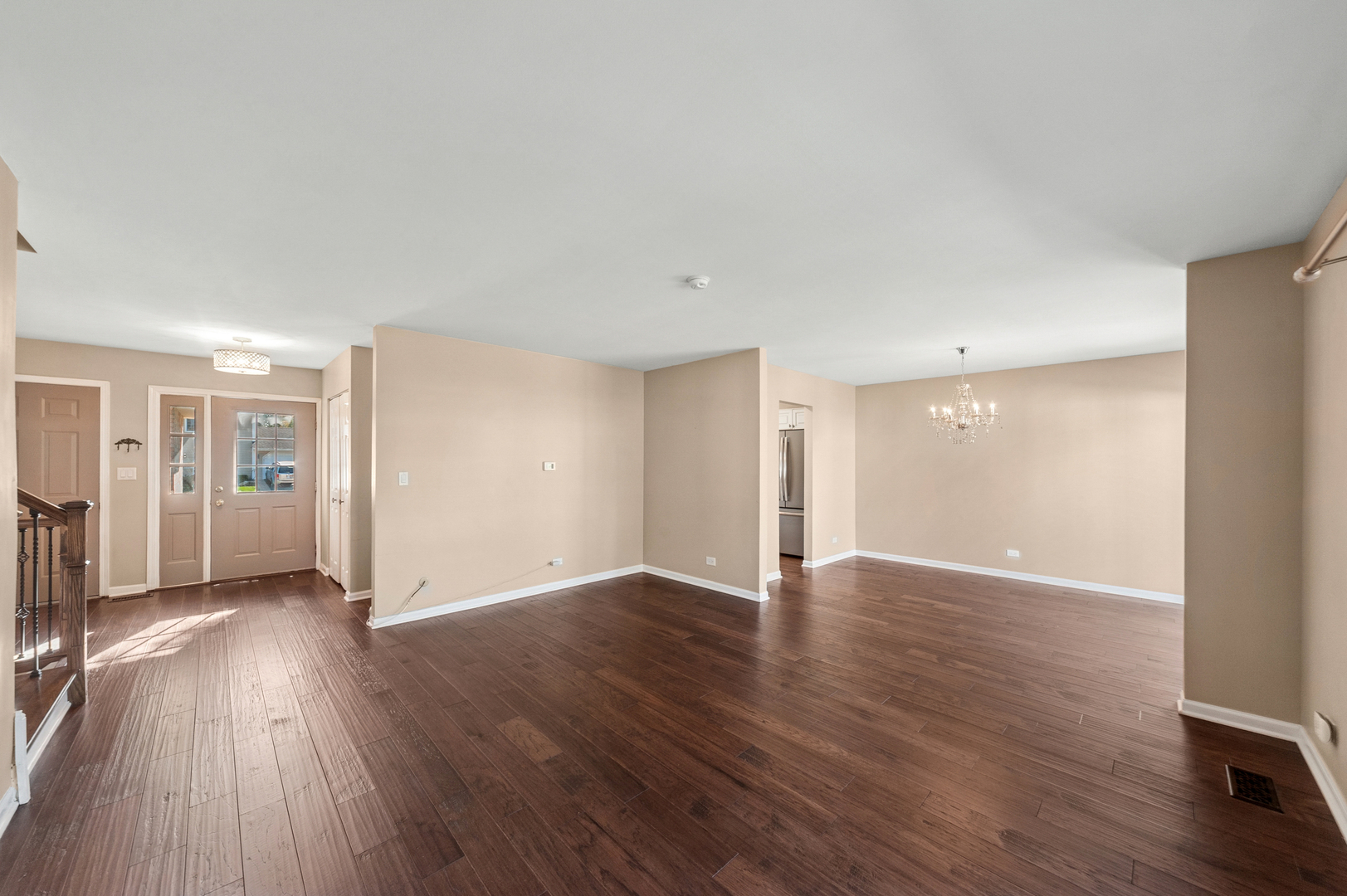 700 Country Lane N