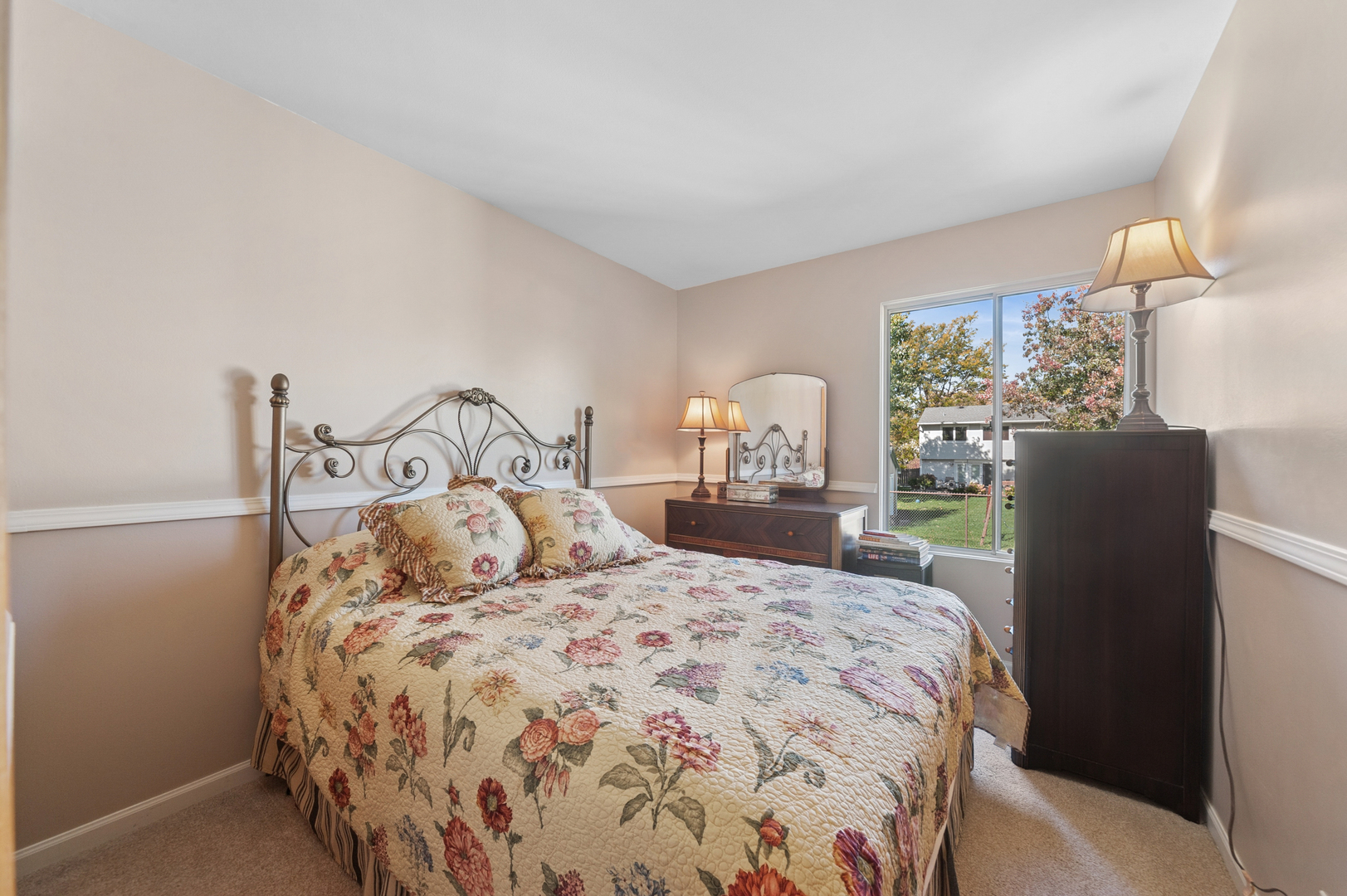 700 Country Lane N