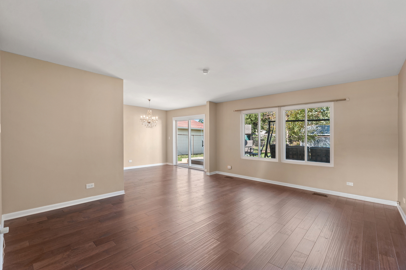 700 Country Lane N