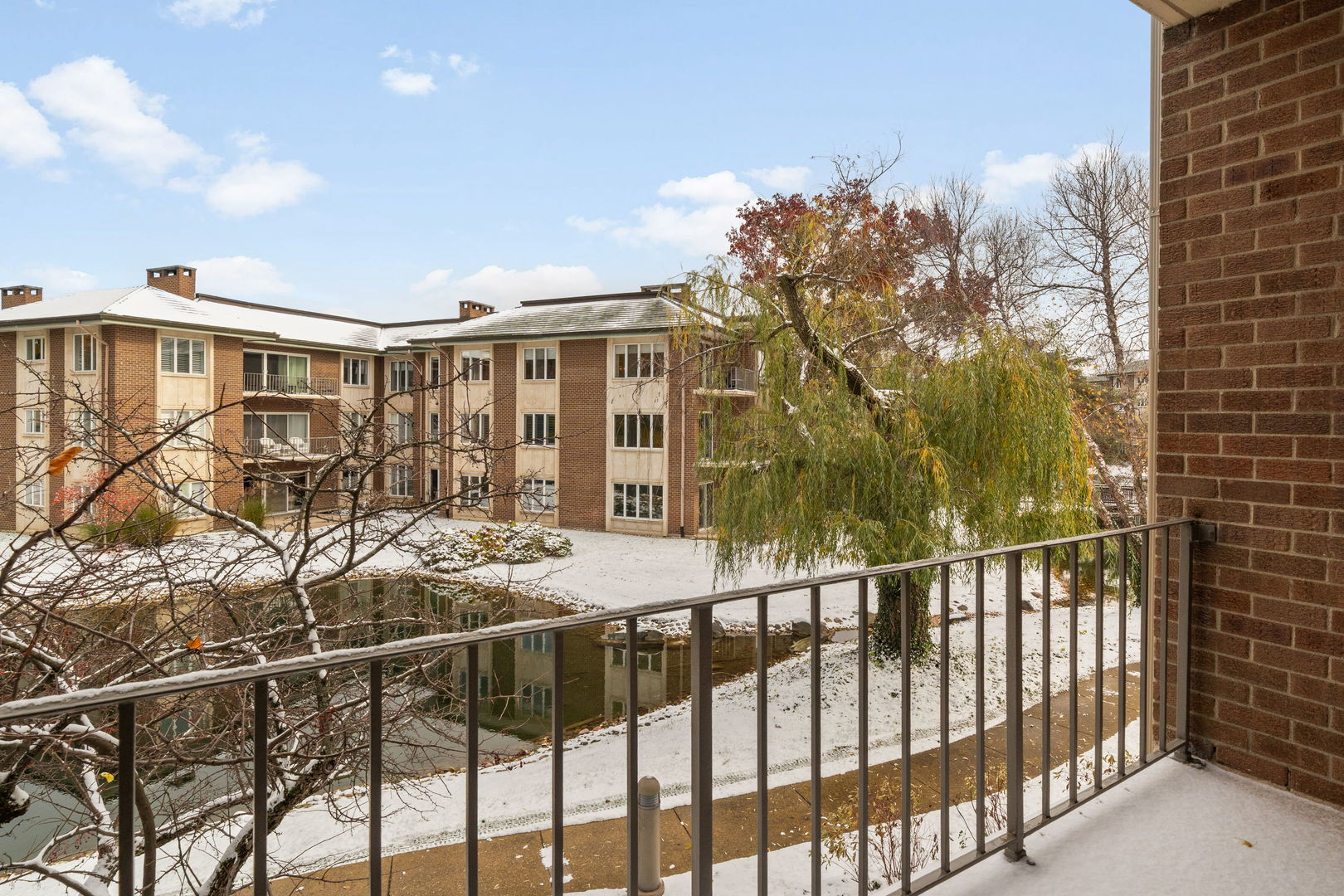 3 Oak Brook Club Drive Unit: E207