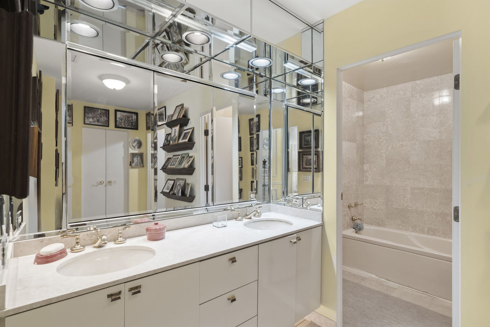 3 Oak Brook Club Drive Unit: E207