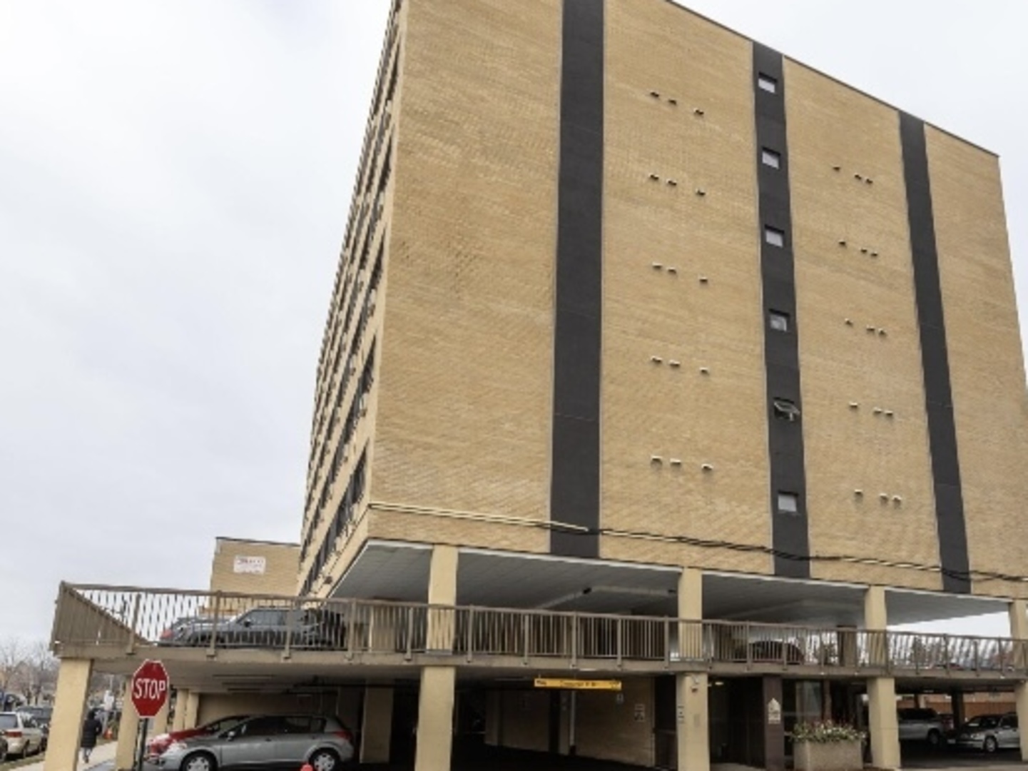 7300 W North Avenue Unit: 3B