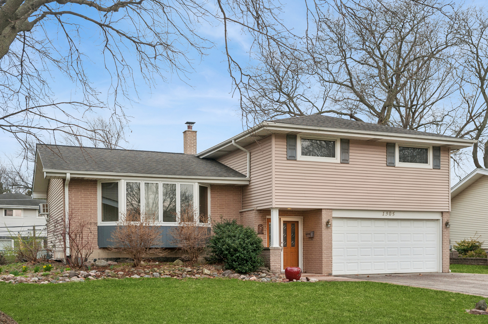 1305 E Mulberry Lane