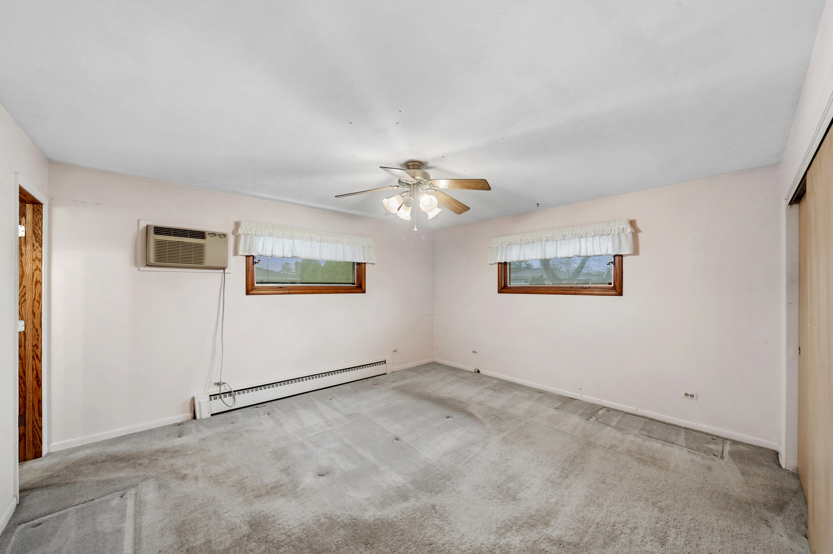 1305 E Mulberry Lane