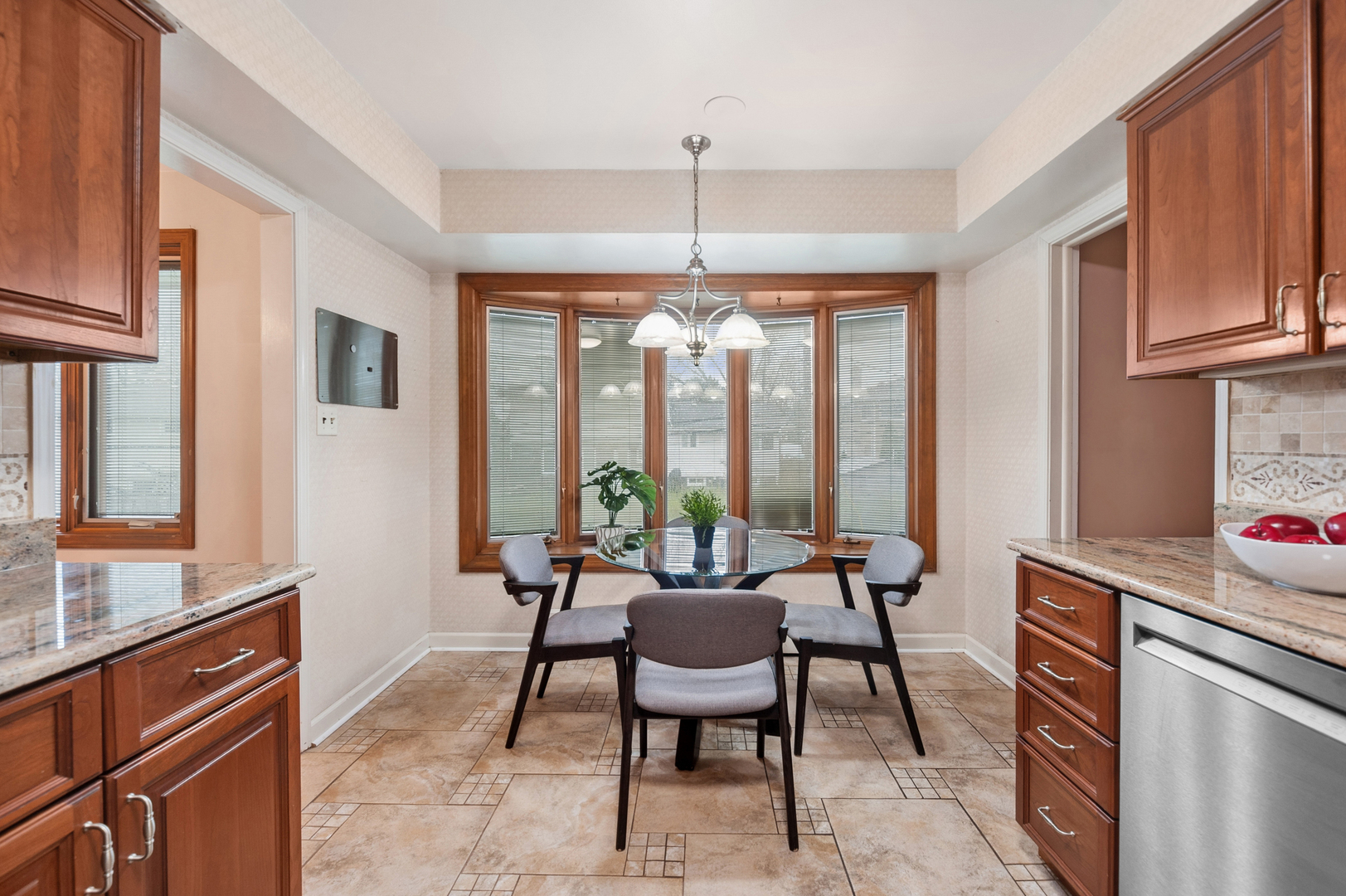 1305 E Mulberry Lane