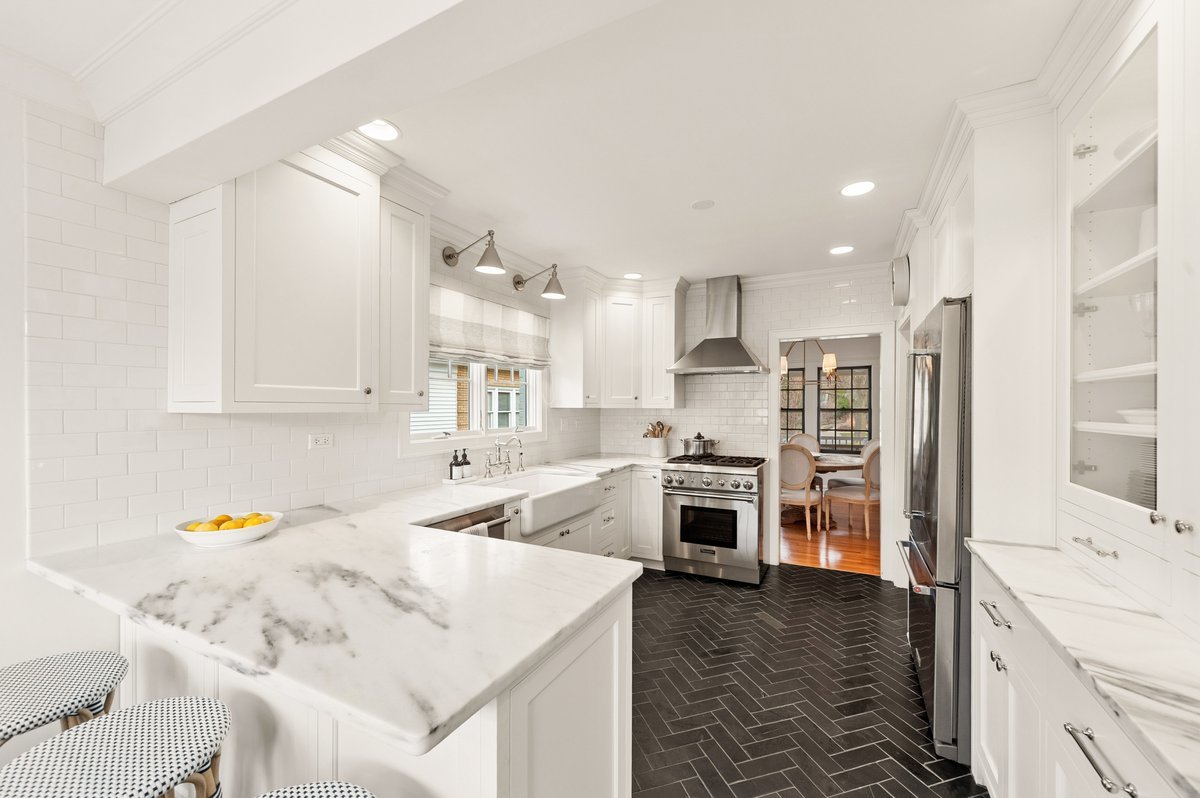 240 W Saint Charles Road
