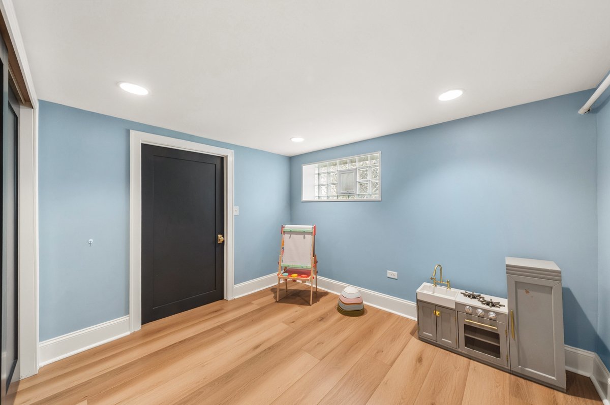240 W Saint Charles Road