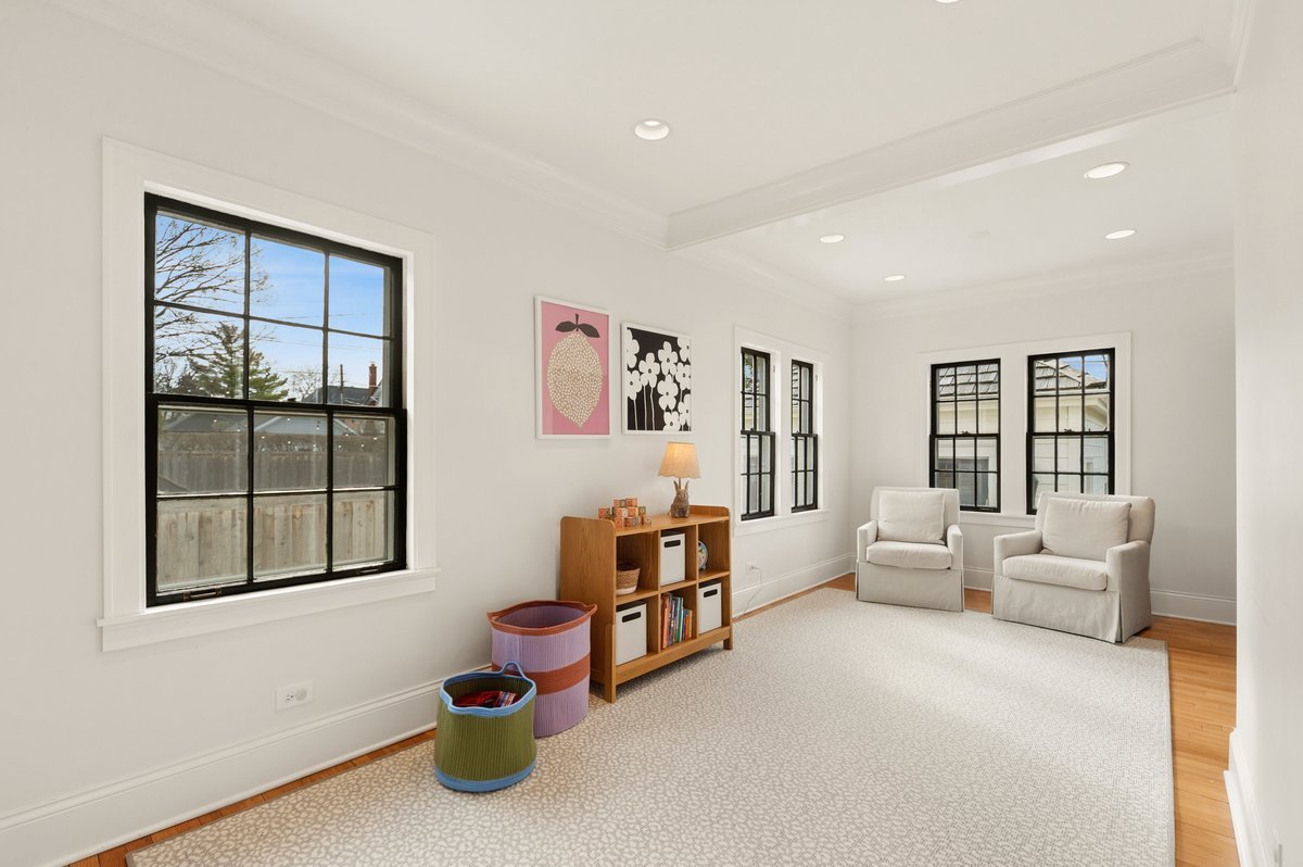 240 W Saint Charles Road