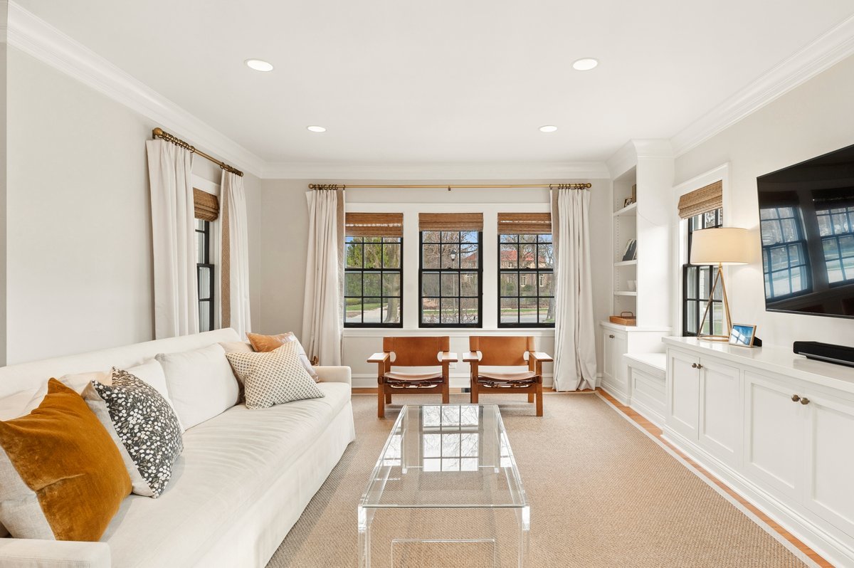 240 W Saint Charles Road