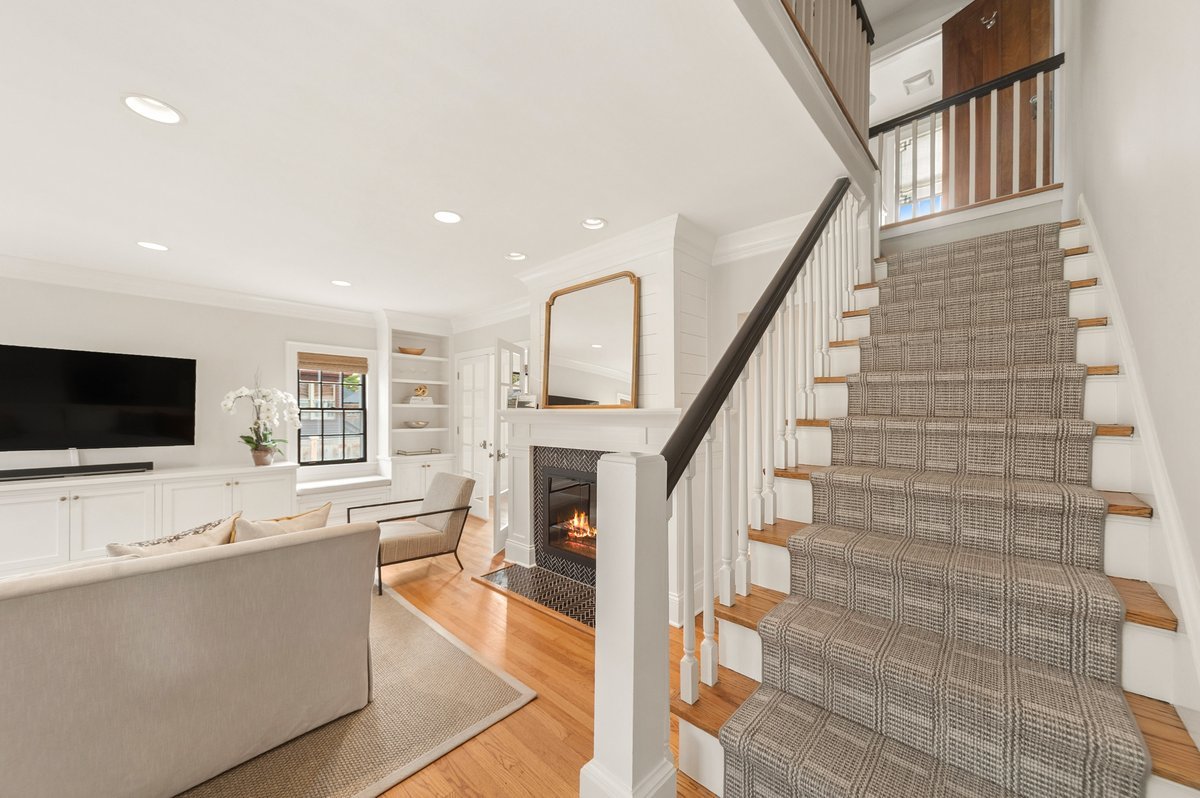 240 W Saint Charles Road