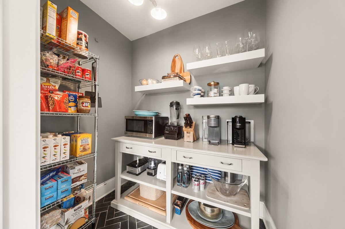 240 W Saint Charles Road