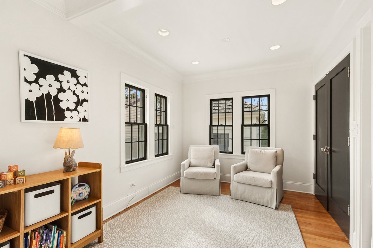 240 W Saint Charles Road