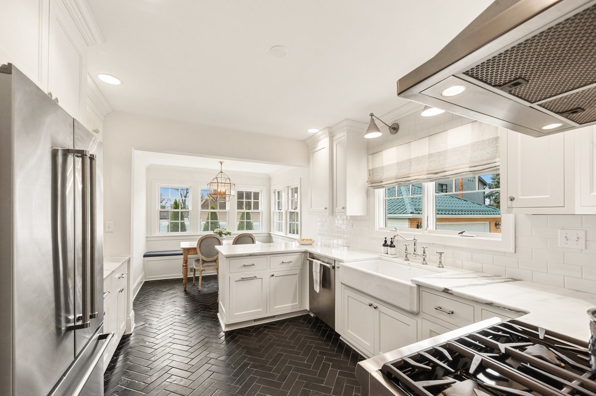 240 W Saint Charles Road