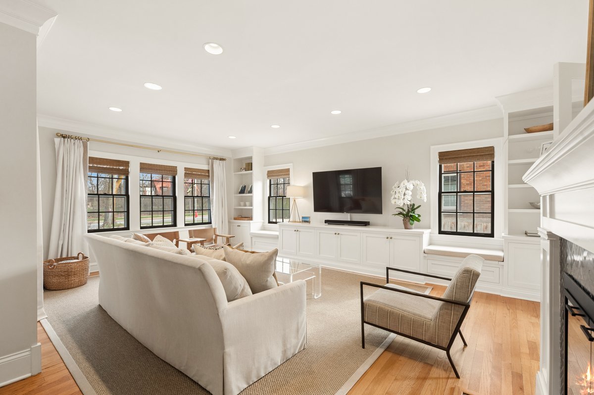 240 W Saint Charles Road