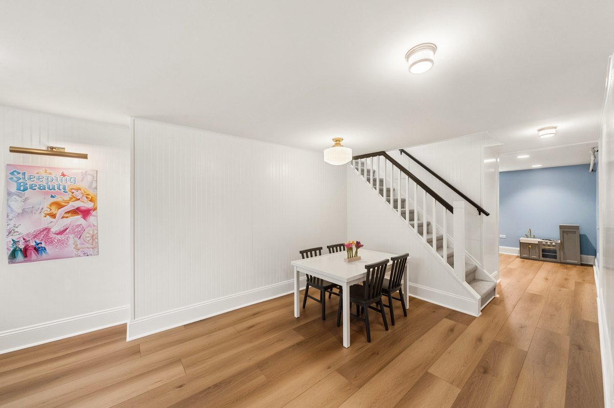 240 W Saint Charles Road