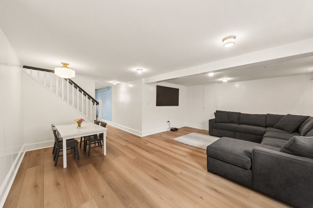 240 W Saint Charles Road