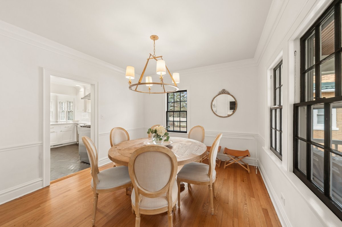 240 W Saint Charles Road